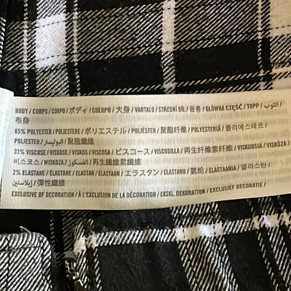 Hollister Plaid Skirt  Size XS  black white. Pleated - Picture 3 of 6